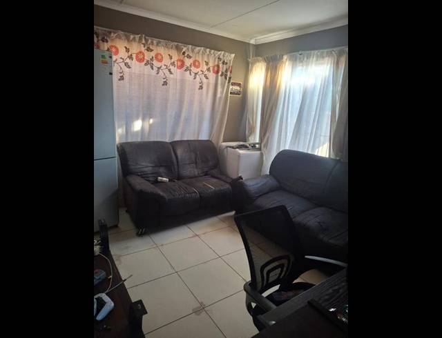 2 BEDROOM HOUSE FOR SALE IN SOSHANGUVE EAST